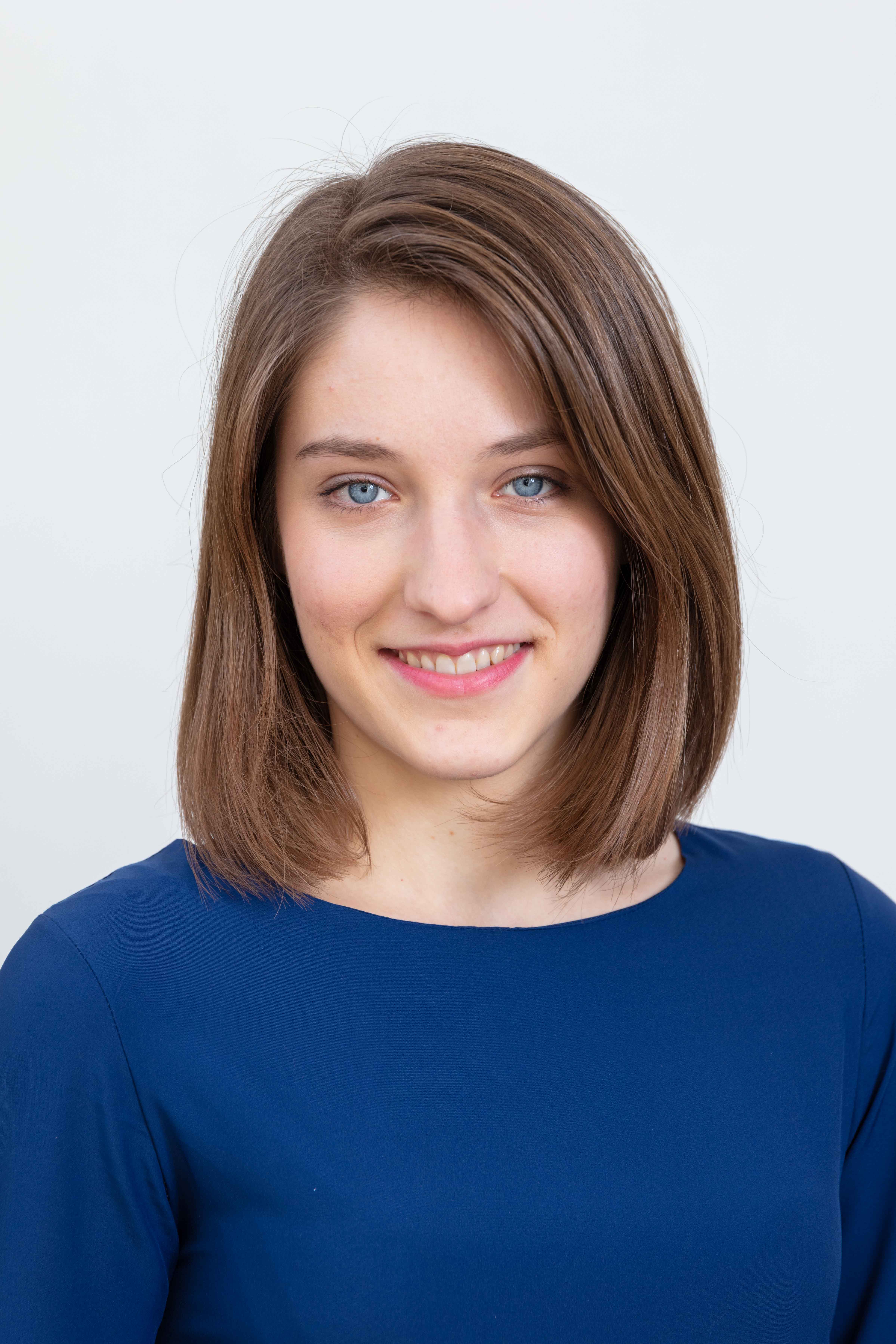 2020 Extras headshots L face6160